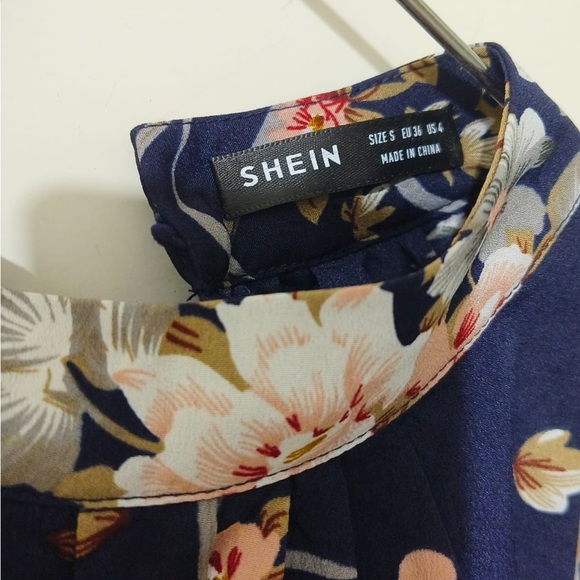 Blue and black coloured floral printed tops from luxury brand new look and shein - Picture 3 of 10